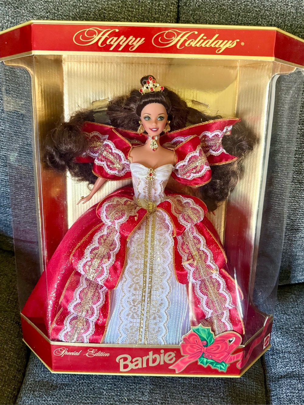 NIB 1997 Happy Holidays Barbie
